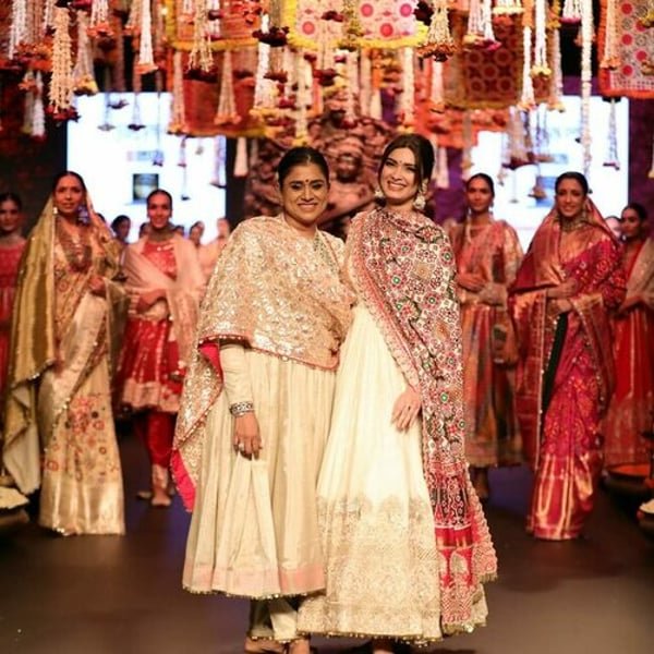 Jigya M closes Sheetal Gharana Ahmedabad Times Fashion Week with traditional opulence