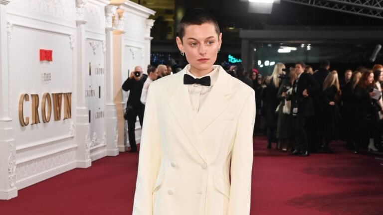 Emma Corrin takes off her tuxedo without pants – See photos