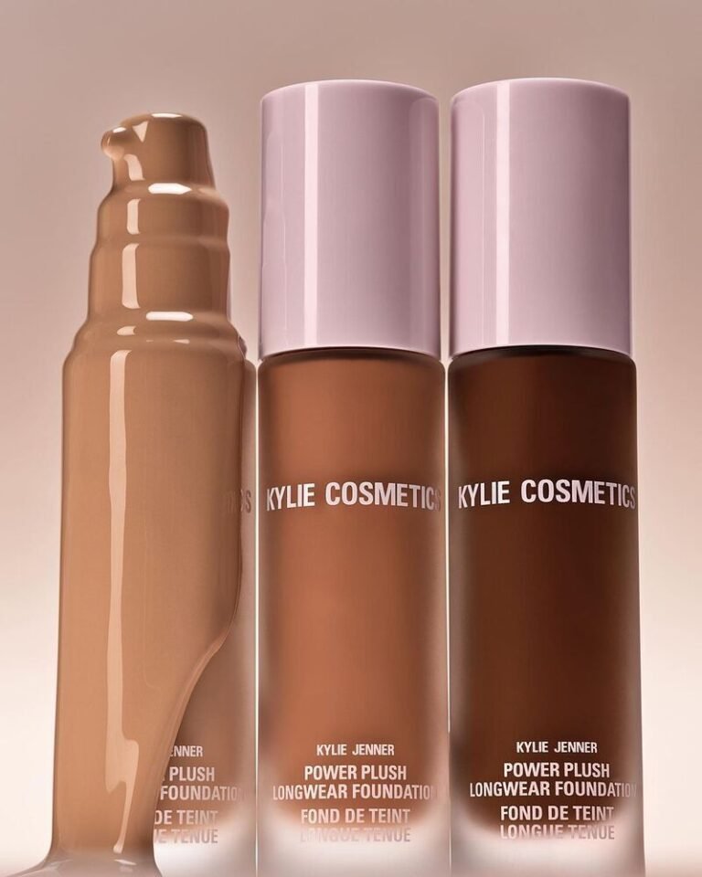 Clean Hydrating Foundations: Powerful, plush, long-lasting foundation