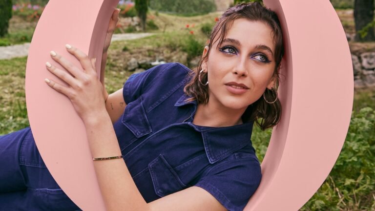 Emma Chamberlain talks about the second season of “How do you say beauty in French” and experimental makeup