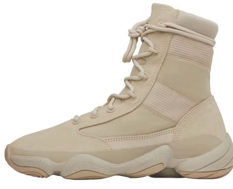 Technical boots in neutral tones: sand color